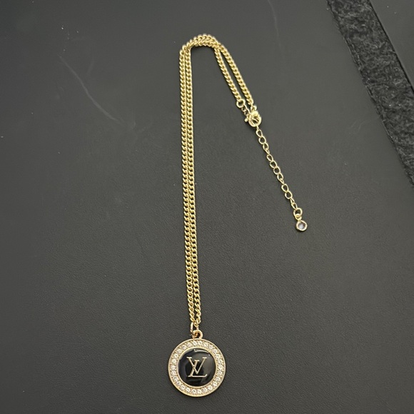 Louis Vuitton Gold and Black pendant with unbranded chain- - Picture 1 of 4